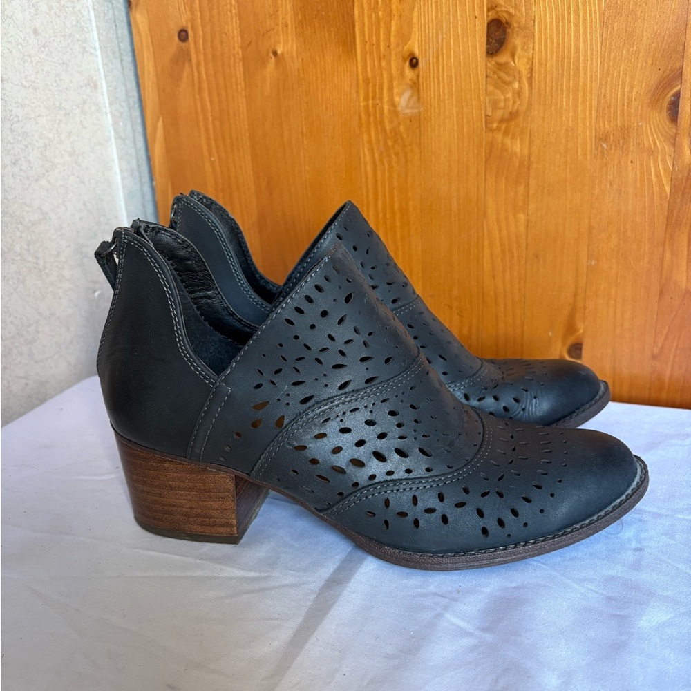 Sofft Wyoming Women’s Leather Black Ankle Boots Booties Block heel size 7.5